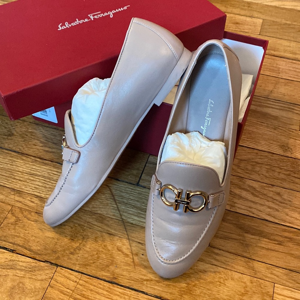 Authentic Salvatore Ferragamo Lambskin Trifoglio Flats Women’s 8.5 C width –EUC!